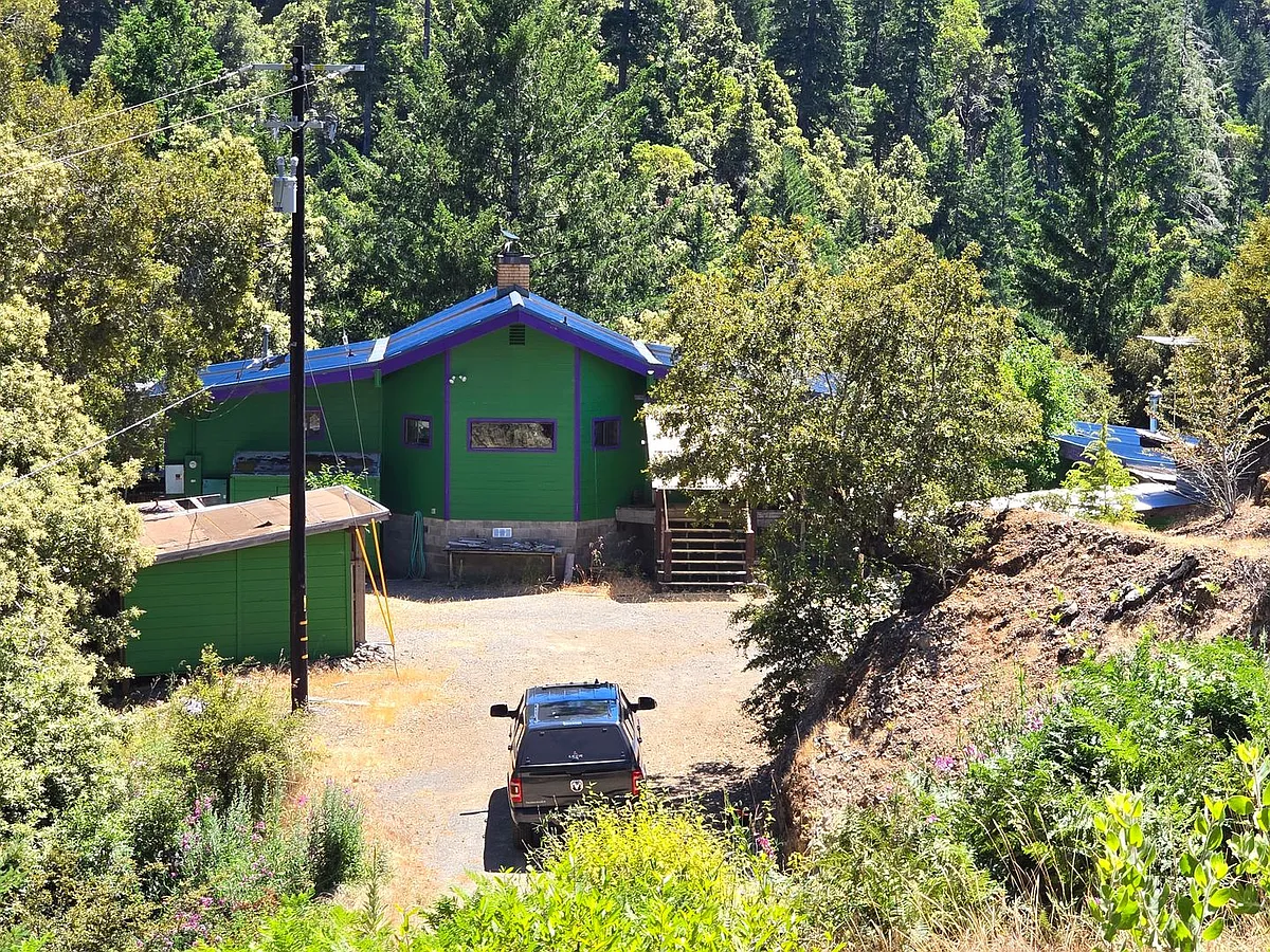 Building Photo - 20250 Briceland Rd