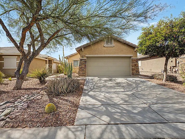 1676 W Morse Dr — Photo 1