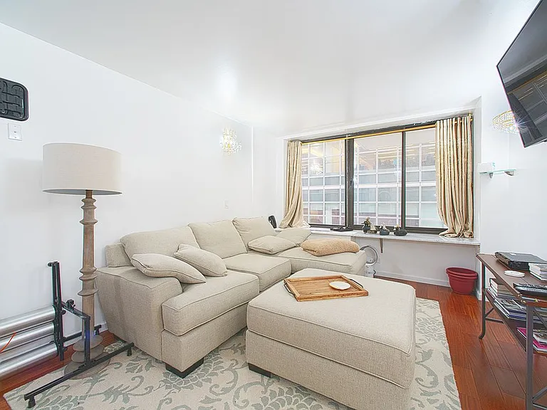 161 W 61st St #3F — Photo 7