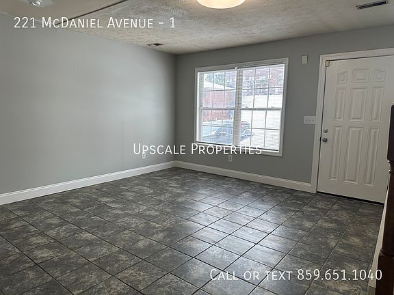 4th image of 221 McDaniel Ave #1