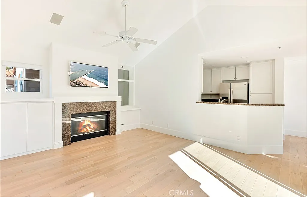2 bed, 1326 sqft, $5,500 — Photo 2