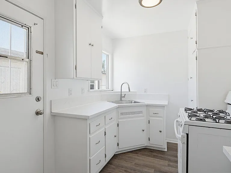 4264 W Broadway #C — Photo 3