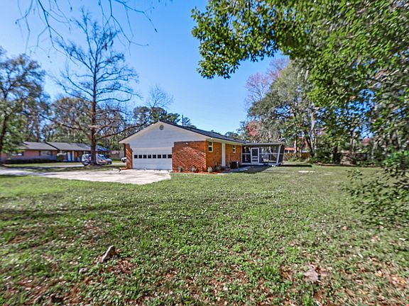 3rd image of 609 Claire Ln