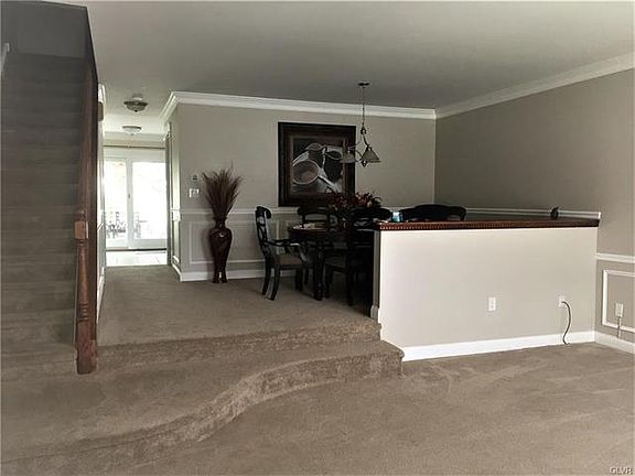 3rd image of 1605 Briarwood Ln