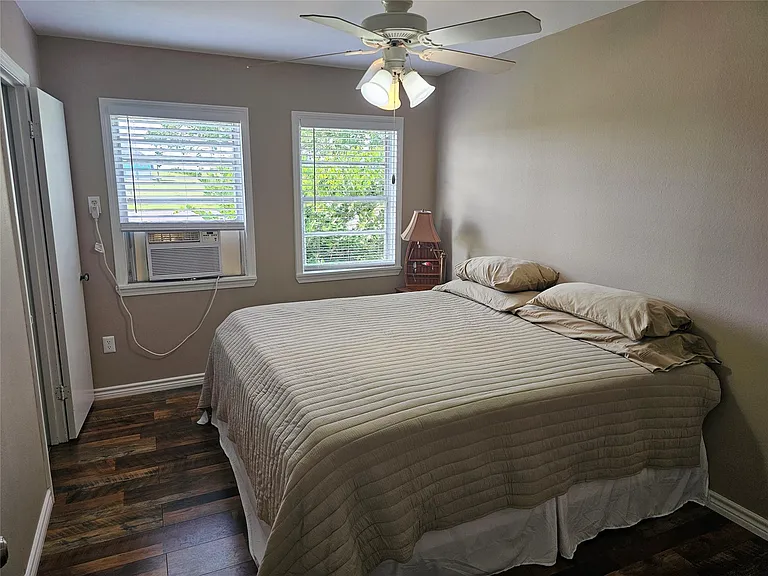 136 Fisher St — Photo 9