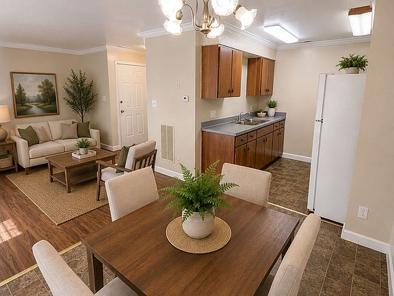 3rd image of 637 E Oak St #1x1-W-D