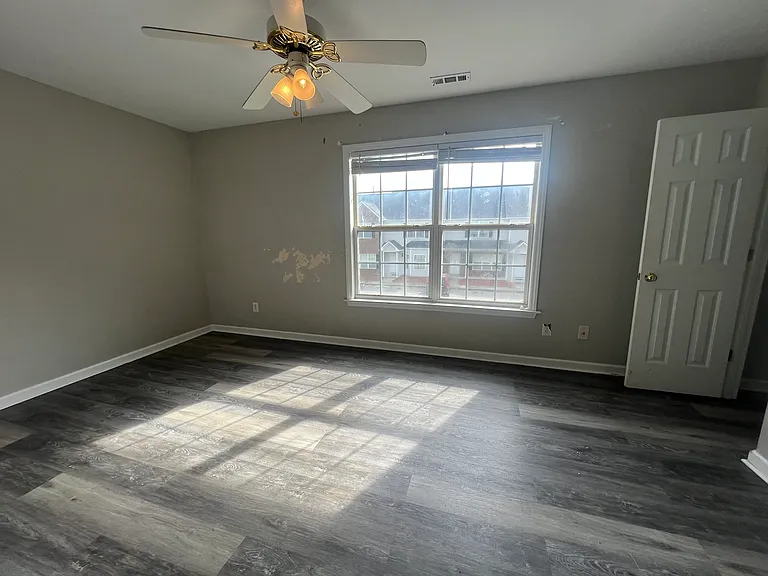 2829 Bennington Dr — Photo 11