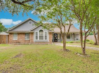 141 Country Dr, Waxahachie, TX 75165