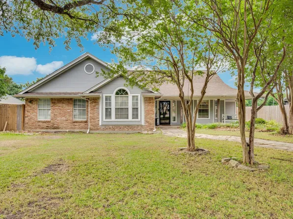 141 Country Dr, Waxahachie, TX 75165
