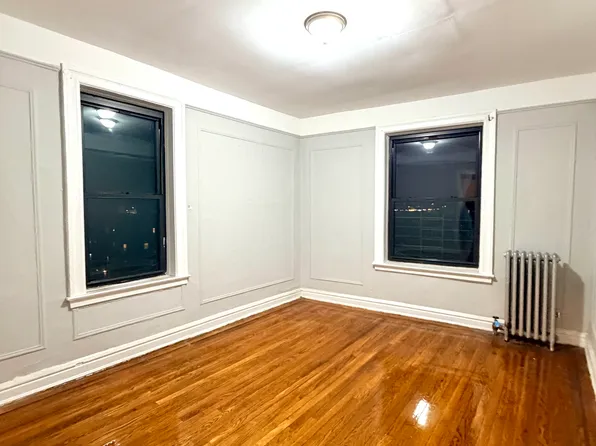 157-11 Sanford Avenue image 4 of 5