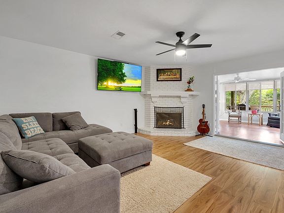 4th image of 2134 Longview Dr