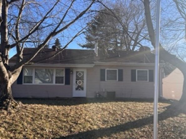 1438 Dodge St, Le Claire, IA 52753