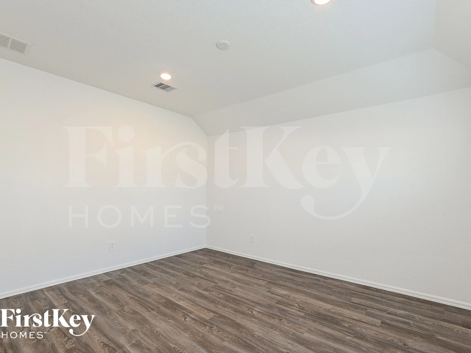3 bed, 2.0 bath, 1230 sqft, $1,780 — Photo 3