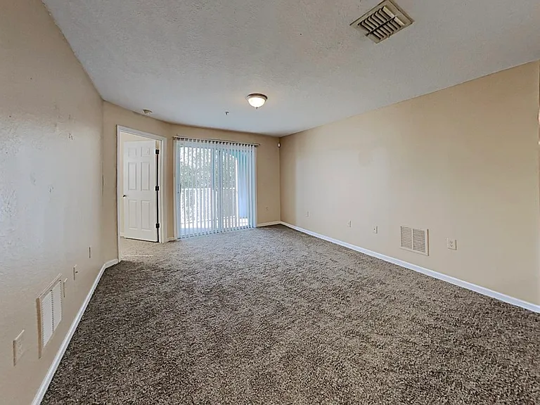 5800 Lake Pointe Village Cir #612 — Photo 2