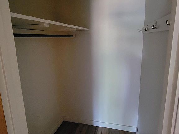 5th image of 516 Oak St