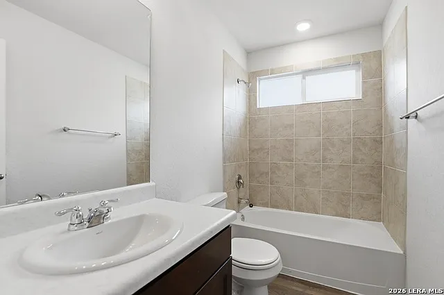 4 bed, 2.5 bath, 2104 sqft, $1,800 — Photo 4