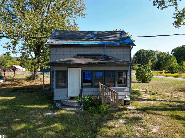 3054 Grant St, Coleman, MI 48618