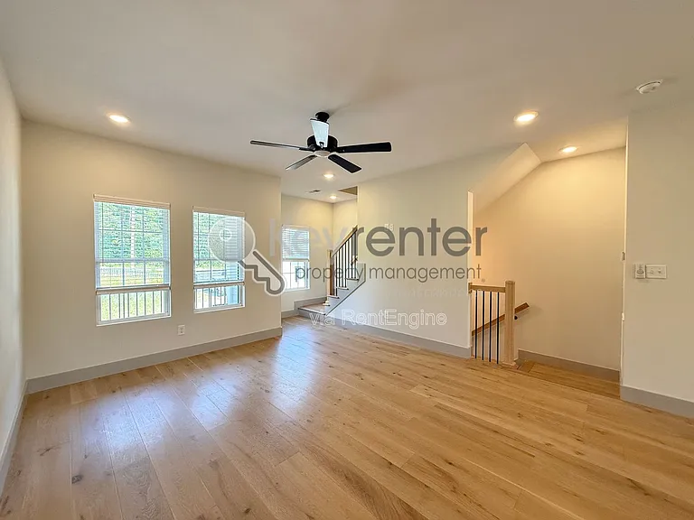 1072 Amelia Ct — Photo 12