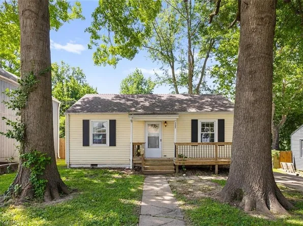 1225 NE 43rd St, Kansas City, MO 64116