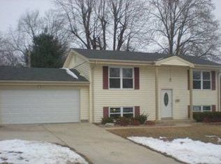 1563 Ville Gloria Ln, Hazelwood, MO 63042