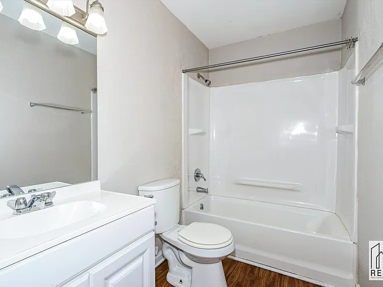 2201 Walden Dr — Photo 8