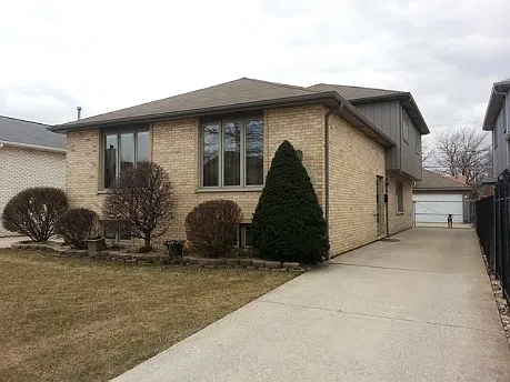 10900 S Ave E photo 1