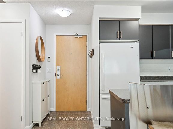 4th image of 185 Legion Rd N #608