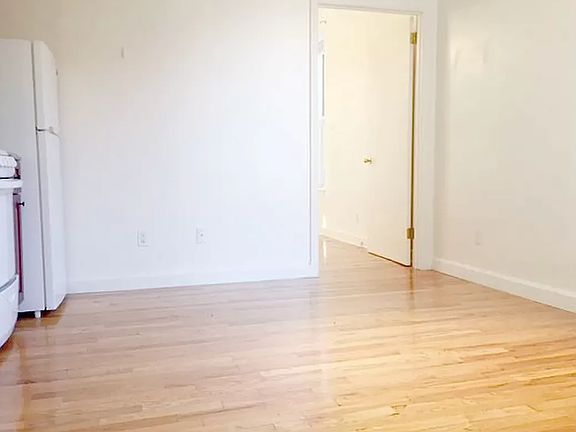 3rd image of 320 E 81st St APT 7