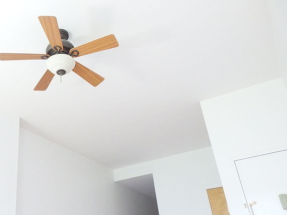 4th image of 415 W 47th St APT 3E