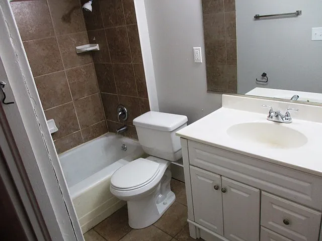 913 W Grove St #61701 — Photo 7