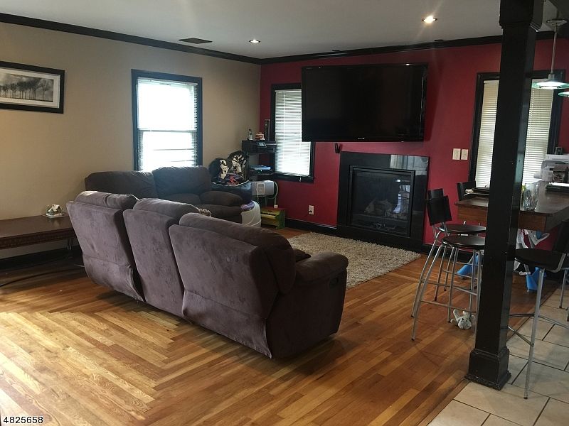 2nd image of 25 Grove St