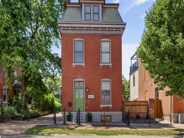 2417 Salena St, Saint Louis, MO 63104