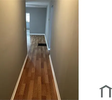 3 bed, 1028 sqft, $1,300 — Photo 2