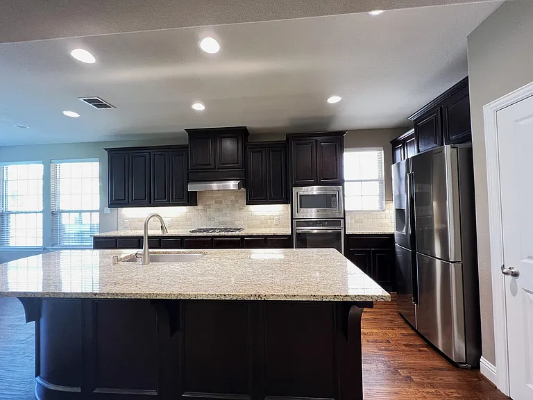 720 Raunald Dr — Photo 10