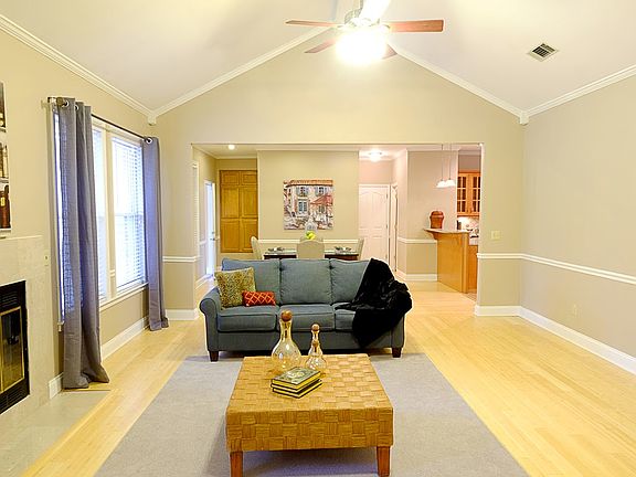 3rd image of 315 Westchester Ct