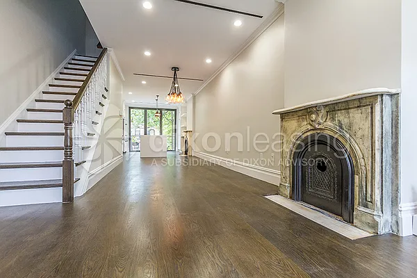 Rented by Dixon Advisory USA Inc. | media 16