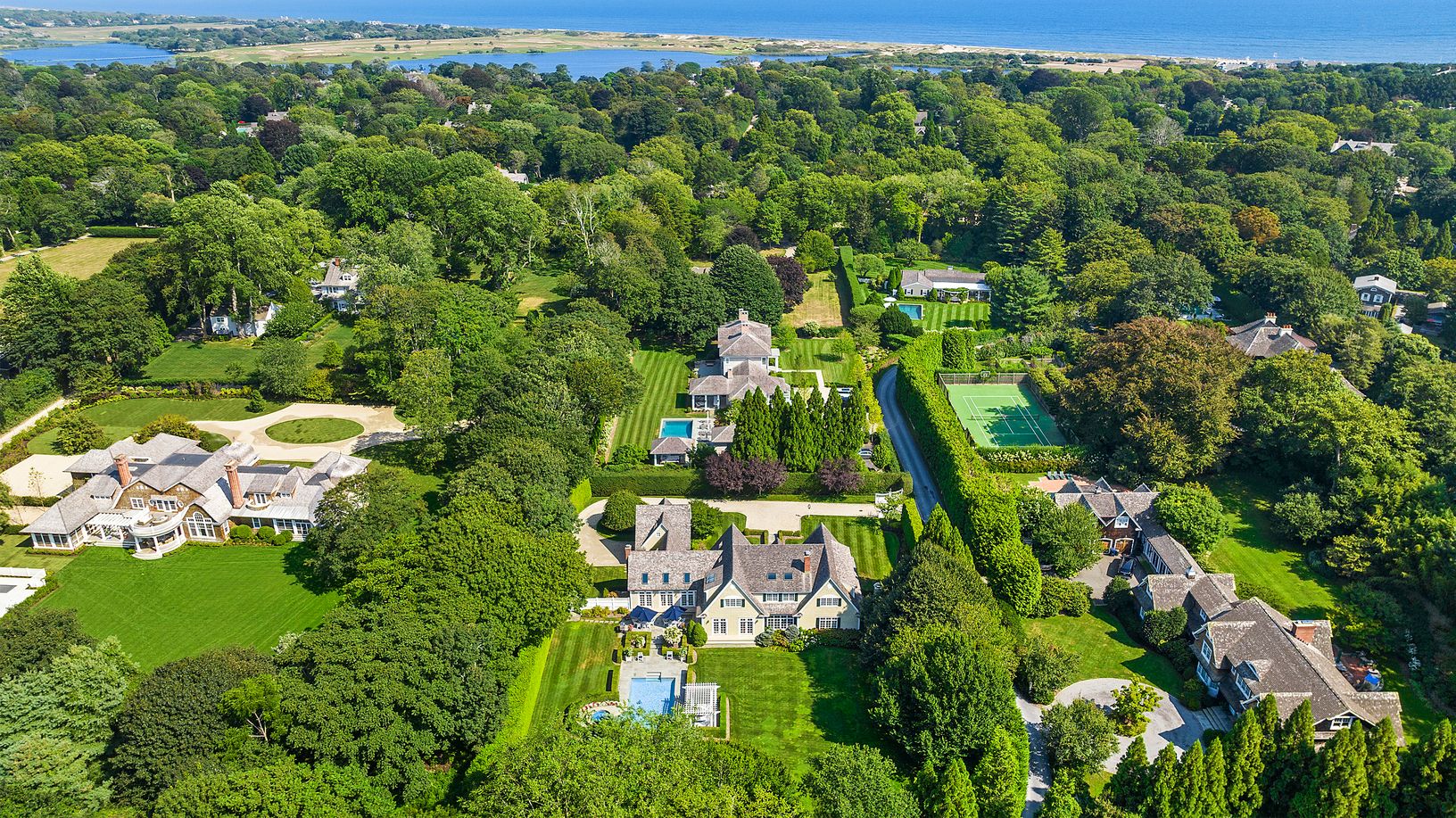 Two minutes to Main Beach