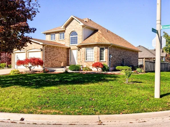 13 Chianti Cres, Hamilton, ON L8E 5W1