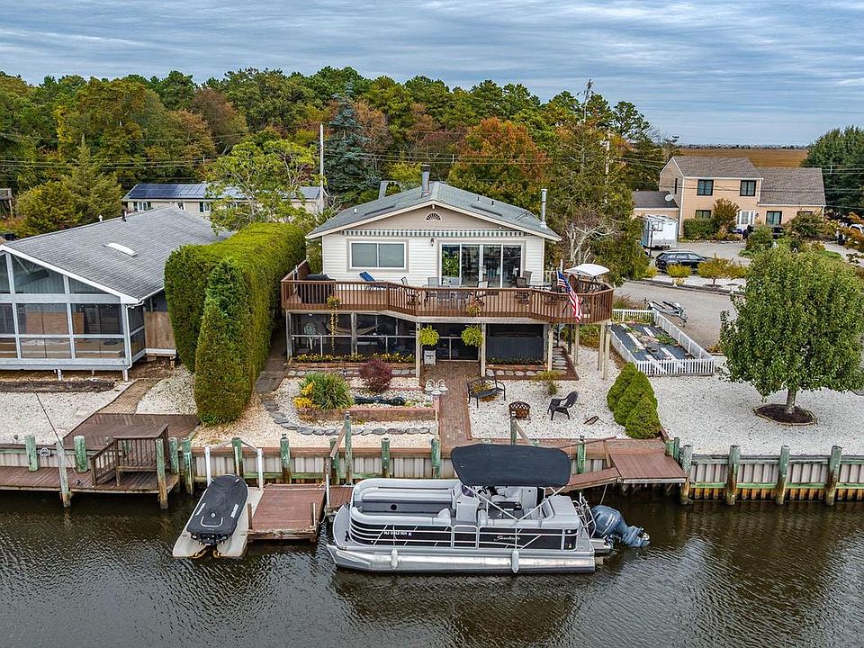 1st image of 68 Edgewater Dr