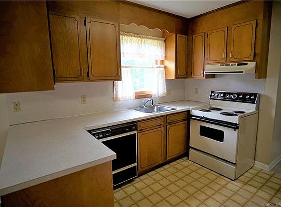 5th image of 122 W Haven Dr