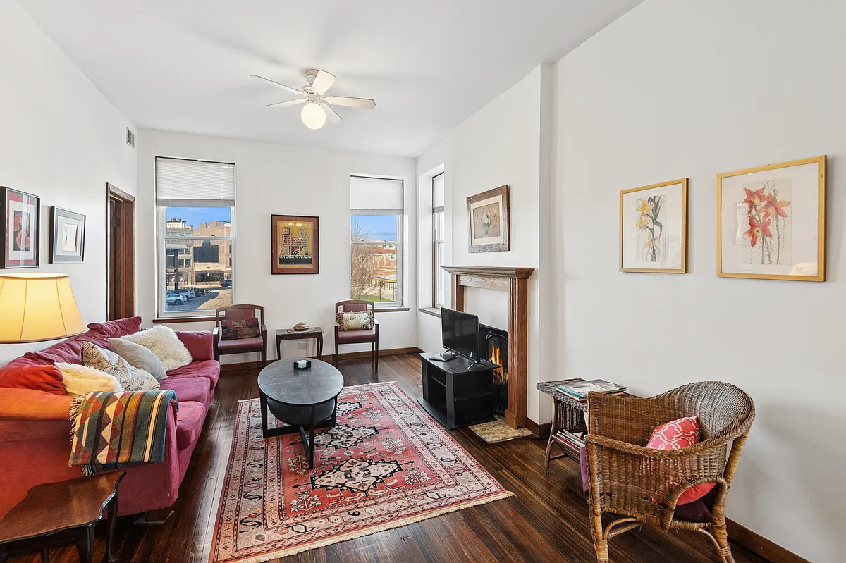 Building Photo - 4057 N Damen Ave #2