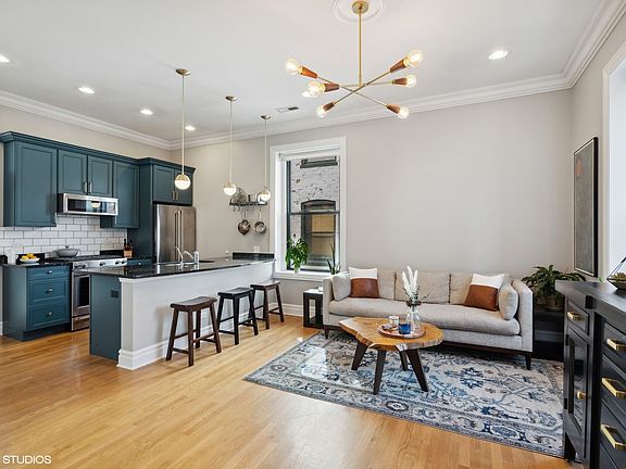 3rd image of 207 W Saint Paul Ave APT 3W