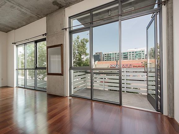 4th image of 527 10th Ave Unit 206