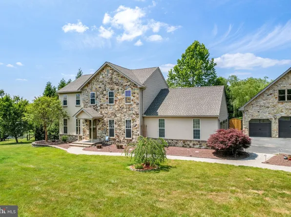 405 Meadow Dr, Lincoln University, PA 19352