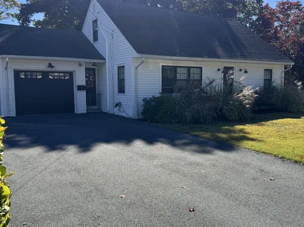 31 McKenney Cir, Andover, MA 01810