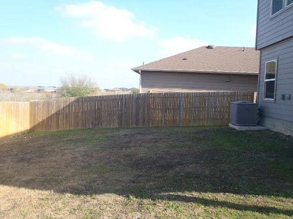 4th image of 221 Calgary Ln