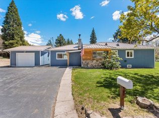 1524 Pine Grove Dr, Mount Shasta, CA 96067