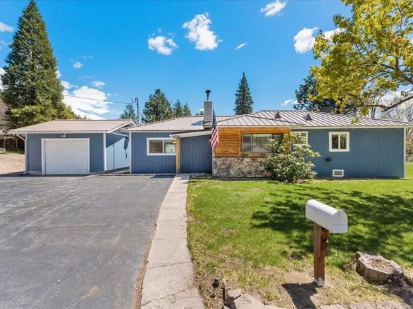 1524 Pine Grove Dr, Mount Shasta, CA 96067