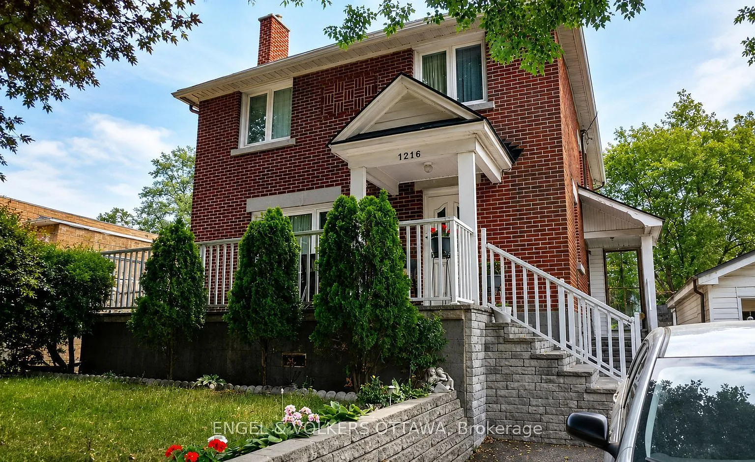 4 bed, $3,000 — Photo 1