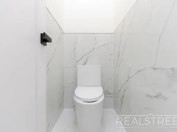 1276 Jefferson Avenue image 11 of 12